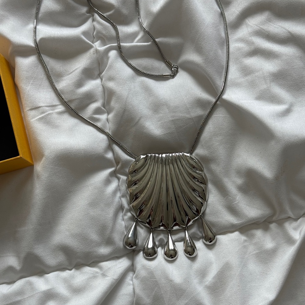 Shell Pendant Necklace - Picture 11 of 13